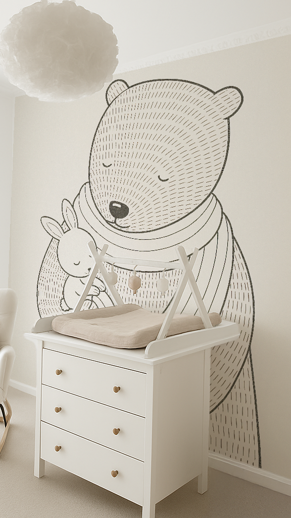 Tapeta Cozy – tapeta dziecięca z misiem i króliczkiem w stylu minimalistycznym.Prezentacja wyglądu tapety Cozy na ścianie dziecięcego pokoju.