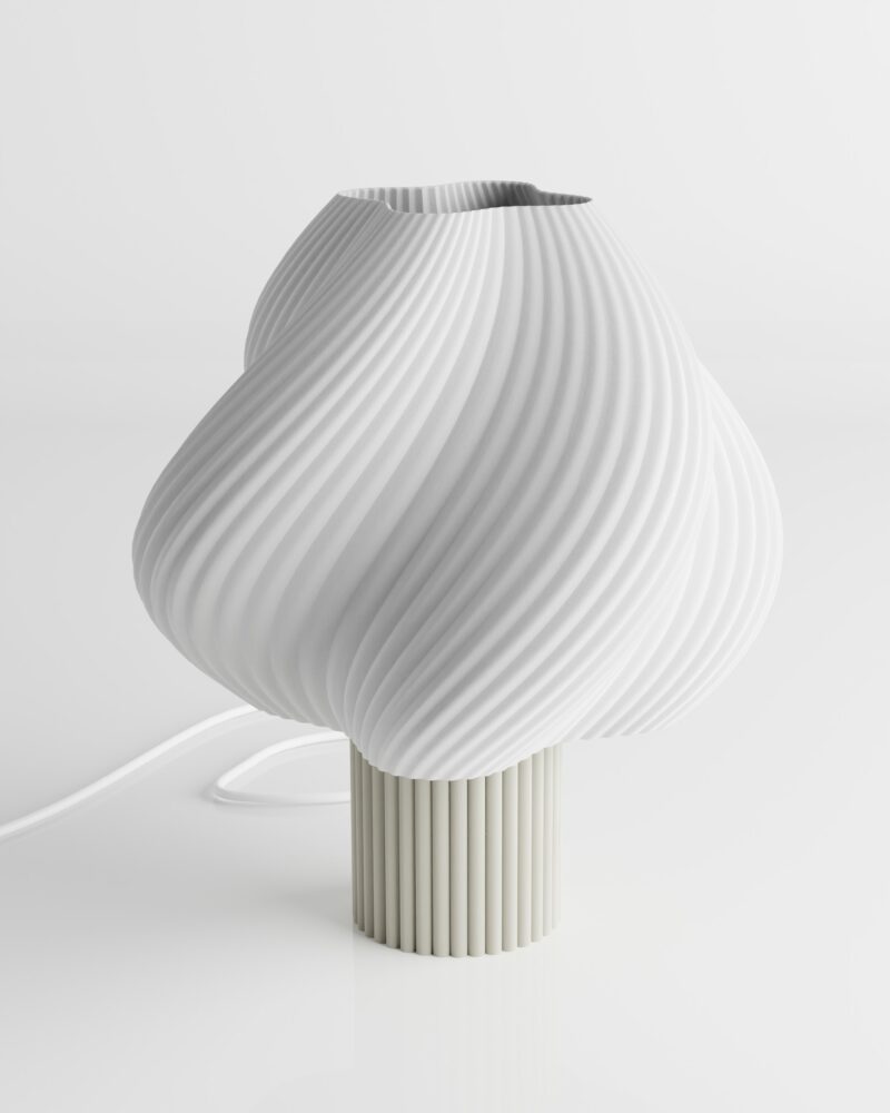 Nowoczesna lampa stołowa SOFTIS w stylu skandynawskim o kształcie chmury designerska. Falująca lampa Softis ivory o kształcie przypominającym puszystą chmurę.